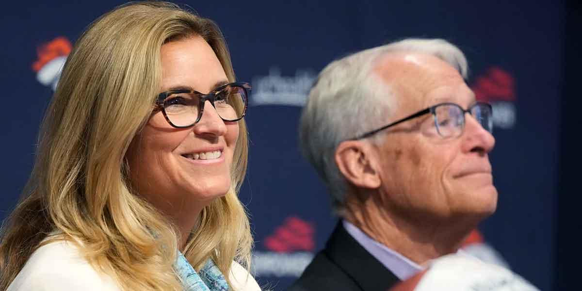 Walton-familjen är nu åter igen världens rikaste familj.