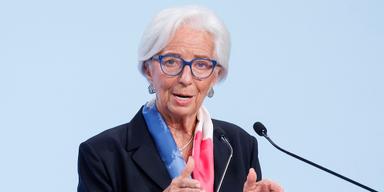 ECB-chefen Christine Lagarde under presskonferensen i Florens den 30 oktober 2025, där centralbanken meddelade att räntan lämnas oförändrad.