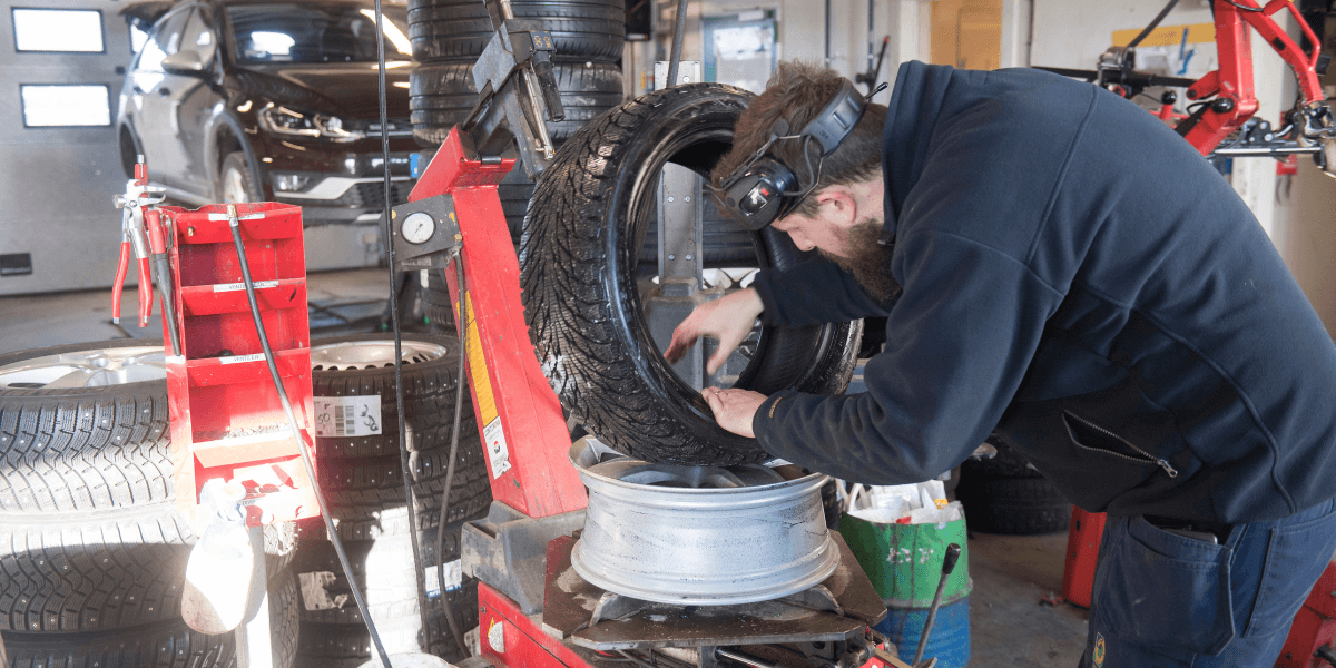 Har du koll på dina däck? Det är en livförsäkring. (Foto: Fredrik Sandberg/TT)