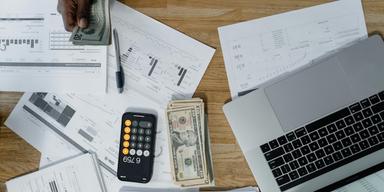 Det gäller att tänka smart kring pengarna som du lyckats spara ihop.