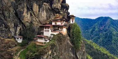 Bhutan lockar besökare genom sin vackra natur, som kostar en hel del att besöka.