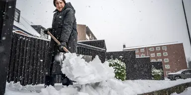 Du är skyldig skotta snö på kommunens mark enligt lag från 1868