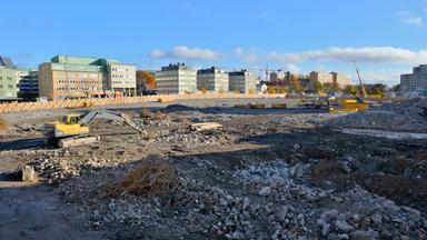 Råsunda 2013, när fotbollsstadion precis hade rivits. Sedan dess används en del av marken som parkeringsplats