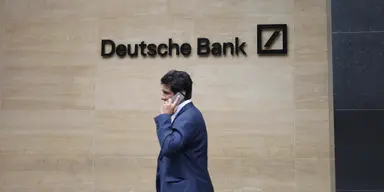 Tyska storbanken Deutsche Bank åker på storböter av Spanien.