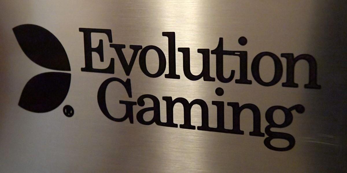 Live-kasinooperatören Evolution gaming har haft tre tuffa år på börsen. Men nu tycker analyshuset DNB att det är köpläge i ljuset av kursdippen och ny positiv spelarstatistik.