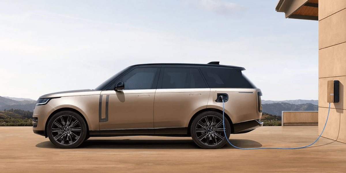 Redan i den nya Range Rover Electric kommer Fortescues mjukvara Elysia att övervaka batterierna. Tekniken ska ge kunderna en bättre upplevelse med snabbare laddning, ökad tillförlitlighet och längre räckvidd. (Foto: Range Rover)