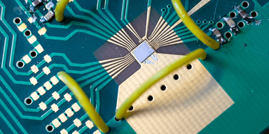 Nexperia planerar att tillverka "wide bandgap"-chips i Hamburg, tillverkade med Silicon Carbide (SiC) och Gallium Nitride (GaN). Dessa chips är effektiva, snabba och fungerar under höga temperaturer och spänningar. (Foto: Thomas Johansson/TT)