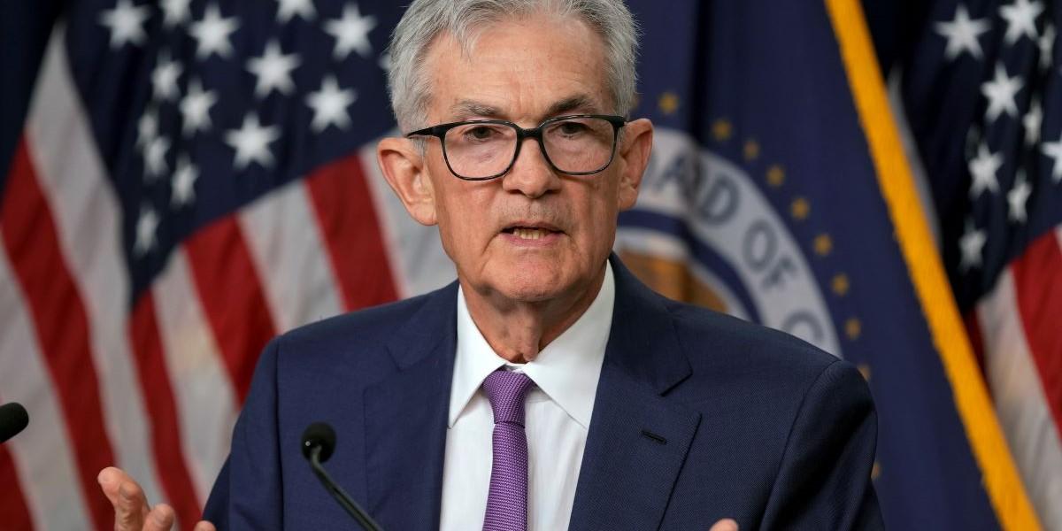 Det blev ingen räntesänkning som väntat från amerikanska Fed-chefe Jerome Powell i kväll. Och framåt har ledamöterna nu sänkt prognosen från tidigare tre till endast en sänkning för 2024.