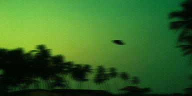 ufo som fotograferats flygande på himlen.