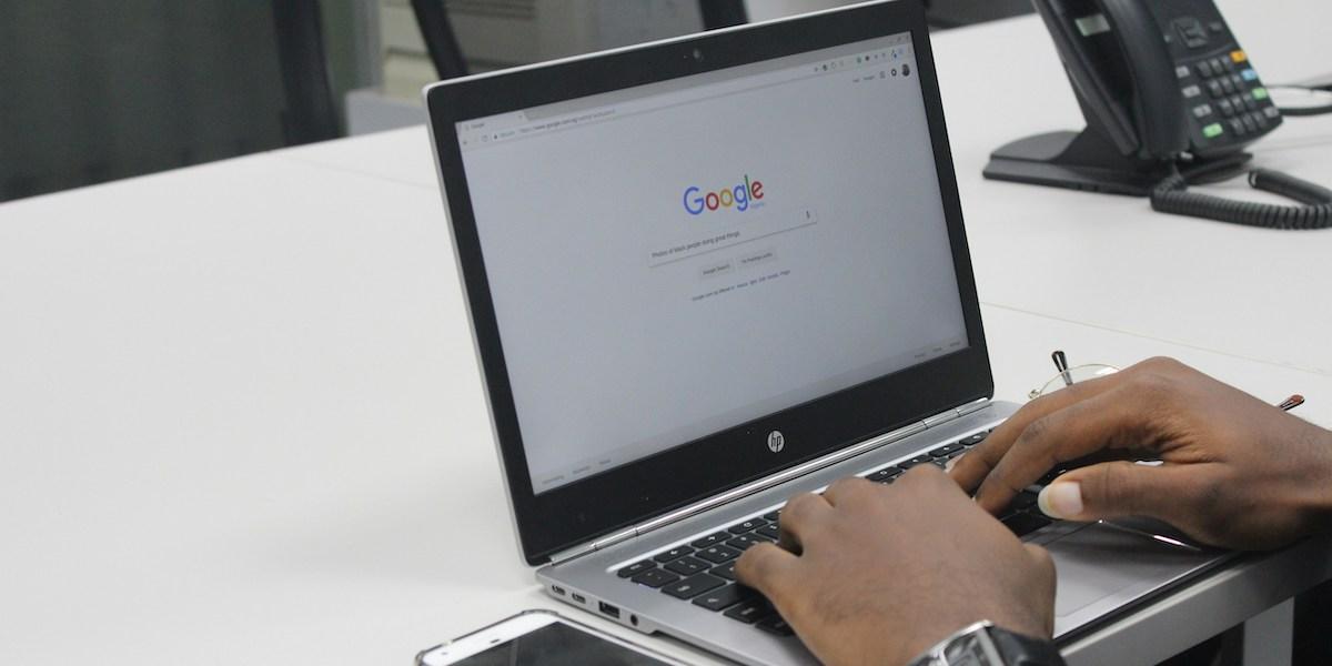 “Kunder blev lurade att acceptera Googles egen spårning”, lyder klagomålet