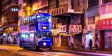 Hongkong fortsätter att leda listan över de dyraste platserna för expats.