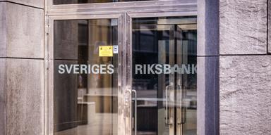 Bilden föreställer Riksbanken. Svenskarna är mindre oroliga för bolåneräntan nu än tidigare. Tror på sänkningar av styrräntan