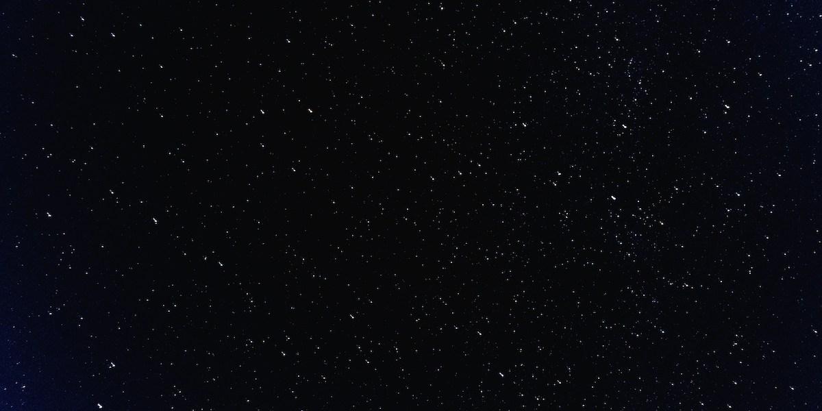 Bild på stjärnhimmel och möjligen mörk materia.