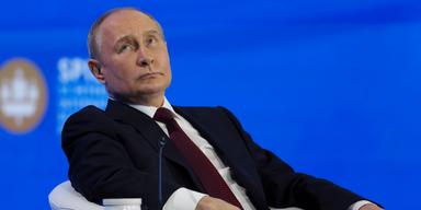 En femma för Putins tankar? Världen fascineras även av den ryska ekonomin som efter år av sanktioner växer så det knakar.