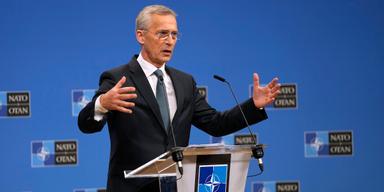 Enligt Stoltenberg diskuterar Nato fler kärnvapen i standby