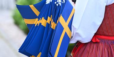 Bilden föreställer svenska flaggor. Svenska företag minskade sin försäljning under andra kvartalet. Överlag ser man dock optimistiskt på framtiden