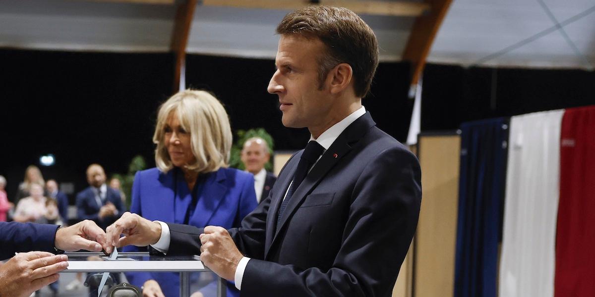 Bilden föreställer Frankrikes president, Macron. Landet väntar på en ny regering som får ta sig an ekonomiska problem med bland annat EU