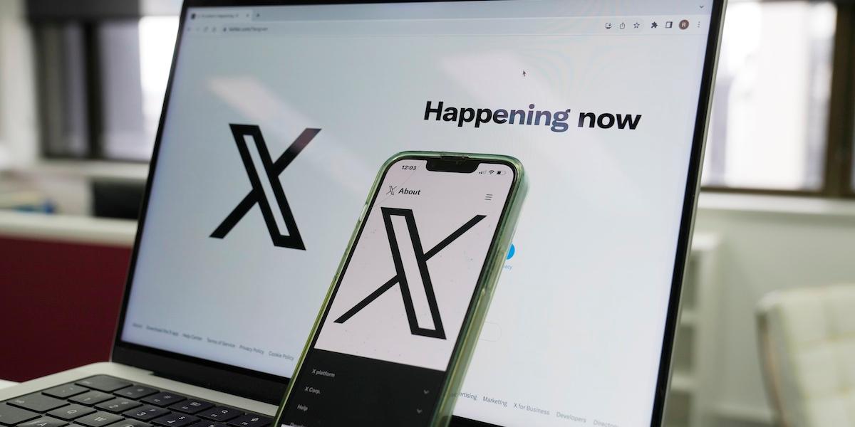 Bilden föreställer X, Elon Musks sociala plattform. EU anklagar X för att bryta mot dess digitala lagar.