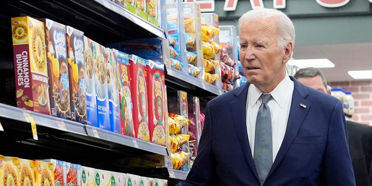 President Joe Biden. Hans avgång kom efter att den inre kretsen försökt dölja hans svaga hälsa