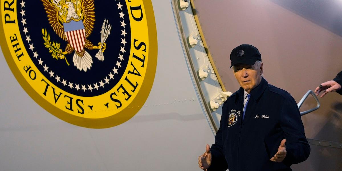 Bilden föreställer USA:s president Joe Biden. Han har fått covid mycket olämpligt