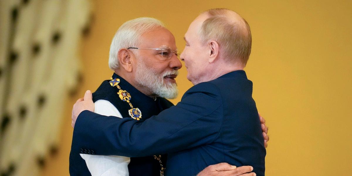 Bilden föreställer Indiens premiärminister Modi och Rysslands president Putin. Indien ska köpa sex kärnkraftverk av Ryssland