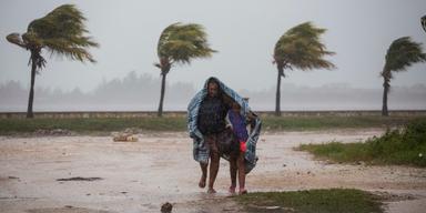 Bilden föreställer en orkan på Jamaica. Klimatförändringar ligger bakom fler och kraftigare orkaner