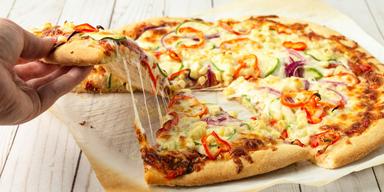 Bild på en pizza. Ultraprocessad mat kan förkorta livet visar en ny studie.