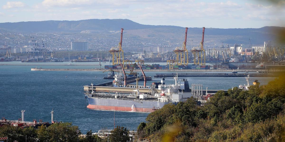 Den ryska skuggflottan består av cirka 600 fartyg som transporterar mängder olja varje dag