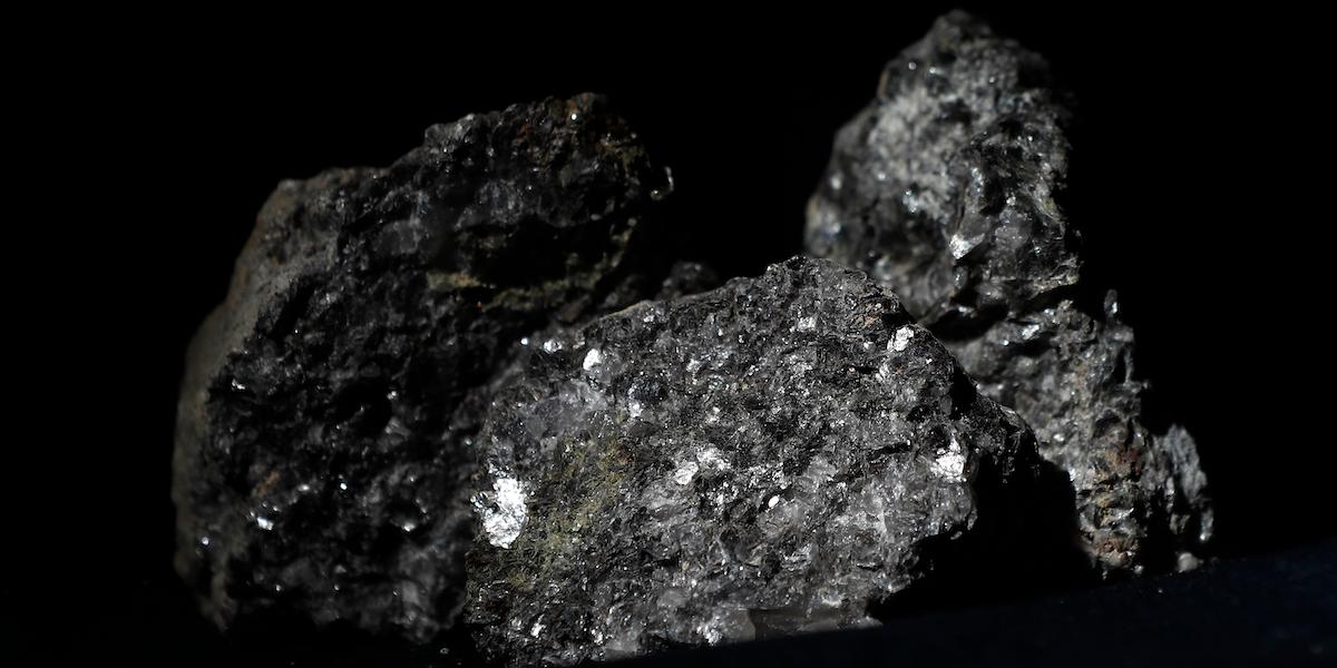 Bild på litium. En mineral som är viktig för mineralbrytning.