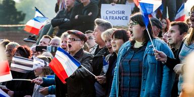 Entusiastiska anhängare till Marine Le Pen i det franska valet som anses påverka aktiemarknaden.