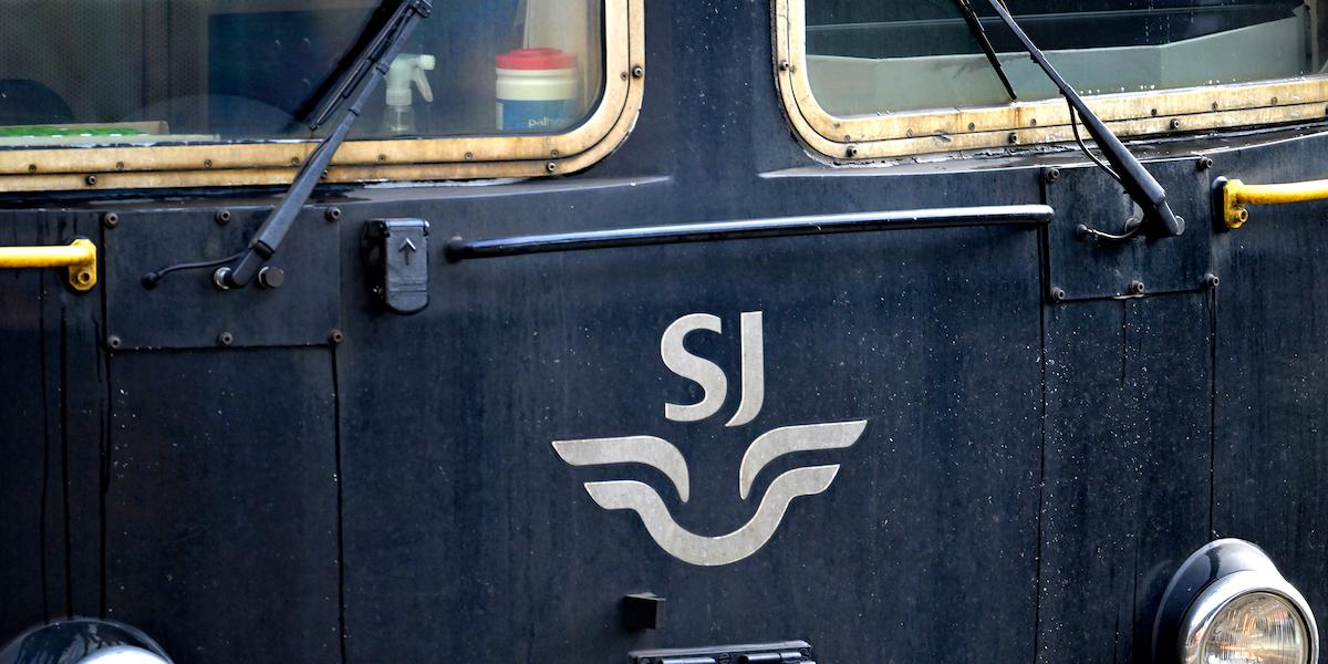 Bild på SJ:s logga. SJ ökar rörelseresultatet.
