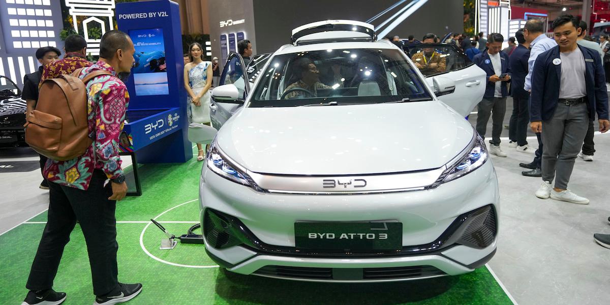BYD och andra kinesiska elbilstillverkare såg sina aktier sjunka efter Teslas resultatsmiss