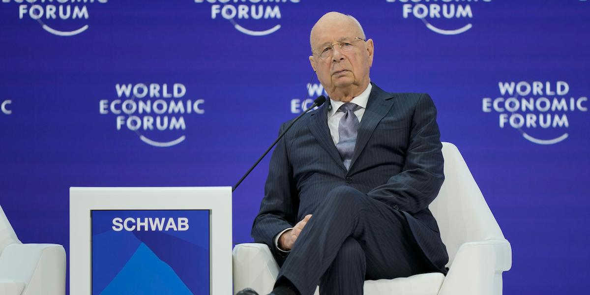 Både Schwab själv och en drös andra WEF-chefer har fått anklagelser riktade mot sig
