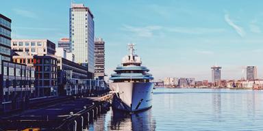 Amsterdam har tröttnat på både turister och kryssningsfartyg