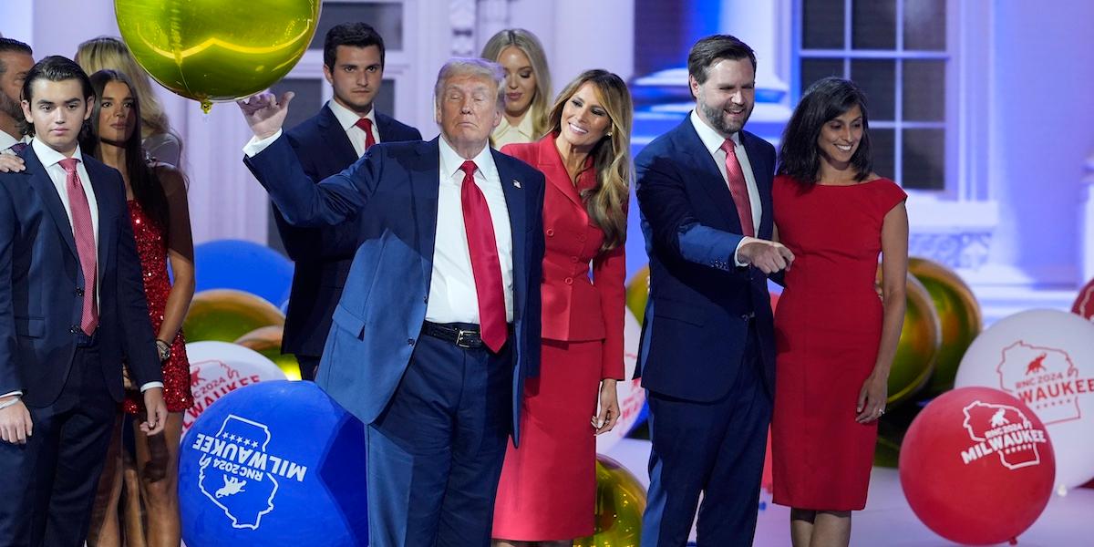 Donald Trump med familj efter att han accepterat republikanernas nominering i presidentvalet