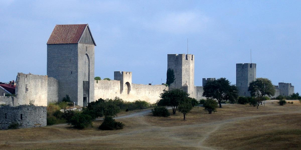 Bilden föreställer Visby ringmur. Allt fler kommuner, inklusive Gotland, vill kunna ta ut en turistskatt