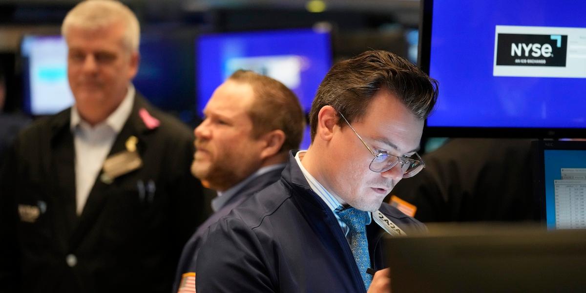 Aktiehandlare på Wall Street. Analytiker är oeniga om AI har skapat en börsbubbla