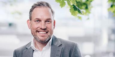 Tommy Eklund har framgångsrikt lett Fortnox under de senaste fem åren men meddelade nu på morgonen att han lämnar posten på dagen. Aktien faller tvåsiffrigt på beskedet.