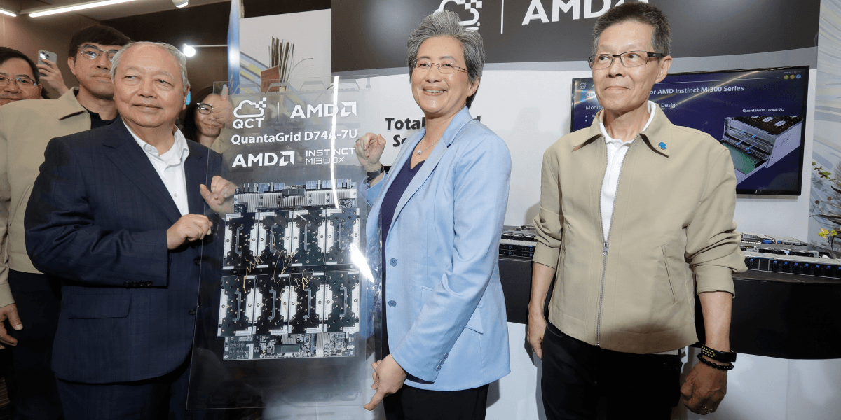 Ordförande och vd för AMD, Lisa Su, i mitten, poserar för ett foto under Computex Taipei-utställningen, en av världens största dator- och teknologimässor, i Taipei, Taiwan. (Foto: Chiang Ying-ying/TT)