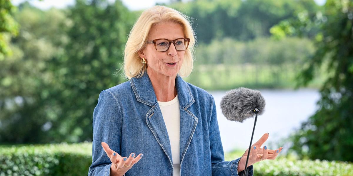 Skattesänkningar, infrastruktur och barnbidrag. Det finns många håll att fylla när 60 miljarder ska fördelas. På bilden finansminister Elisabeth Svantesson (M) under en pressträff på Harpsund.