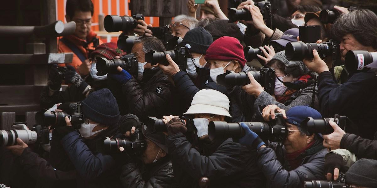 paparazzi. Vilken kändis är svenskarnas favorit att förhandla ner bolåneräntan?