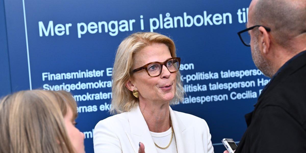 Nu står det helt klart hur stor sänkningen av ISK-skatten blir. "Fler kan få ett fuck-off-kapital" kommenterade finansminister Elisabeth Svantessons (m) (bilden) regeringskollega Cecilia Rönn (l) reformen på presskonferensen.