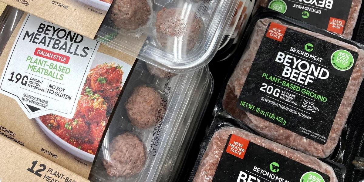 Foodtech-bolag inom grönt protein har haft det svårt att ta sig in på konsumenternas tallrikar senaste åren. amerikanska Beyond Meat har kurskollapsat och flera svenska bolag har fått kasta in handduken. Men nu meddelas den största fabriksatsningen någonsin i Sverige..