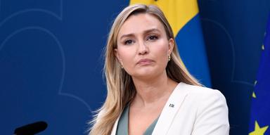 Mer baskraft åt folket om du frågar energi- och näringsminister Ebba Busch (KD). Här under en pressträff rörande höstbudgeten.