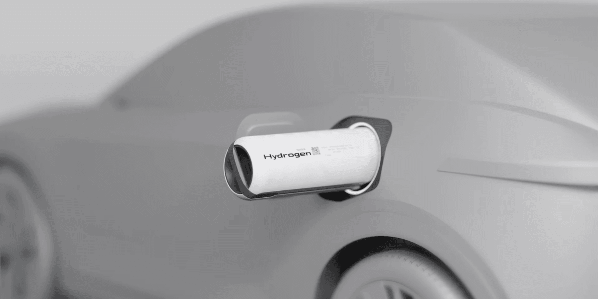 Smidigt sätt att "tanka" på. Som att sätta in ett nytt litet batteri. (Foto: Toyota)