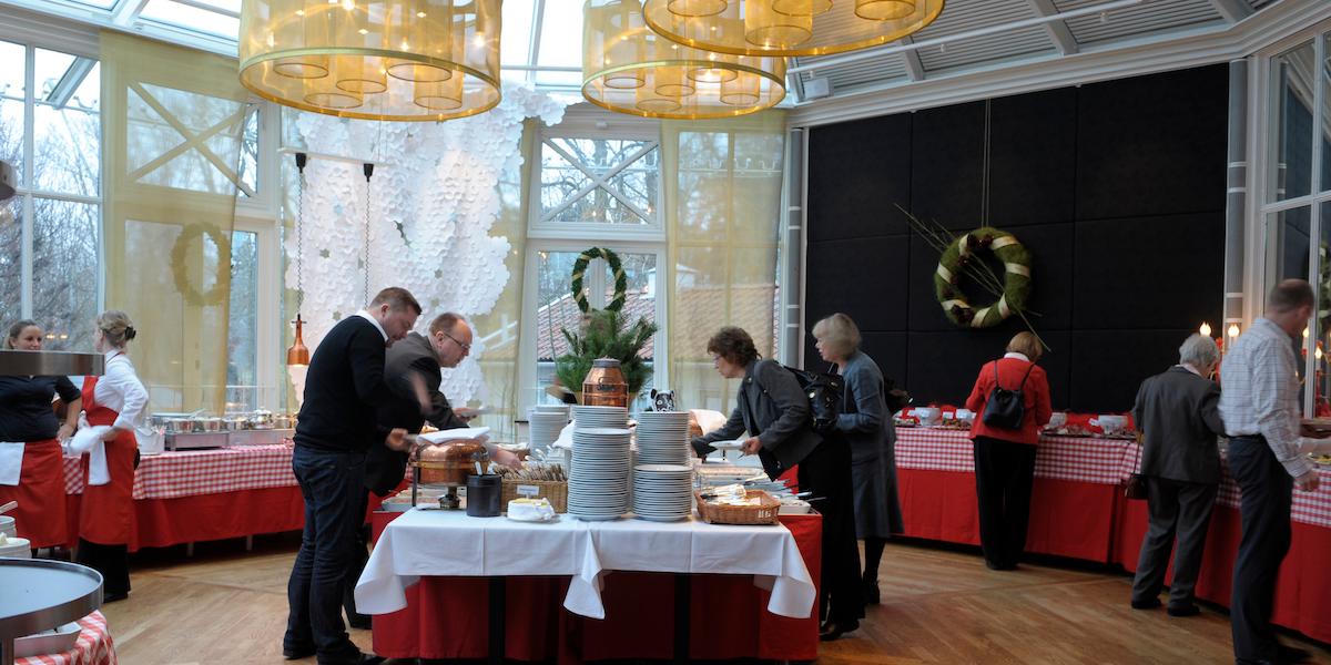 Julbord. Här på Ulriksdals Wärdshus. I dag en dyrare upplevelse än för tio år sedan.