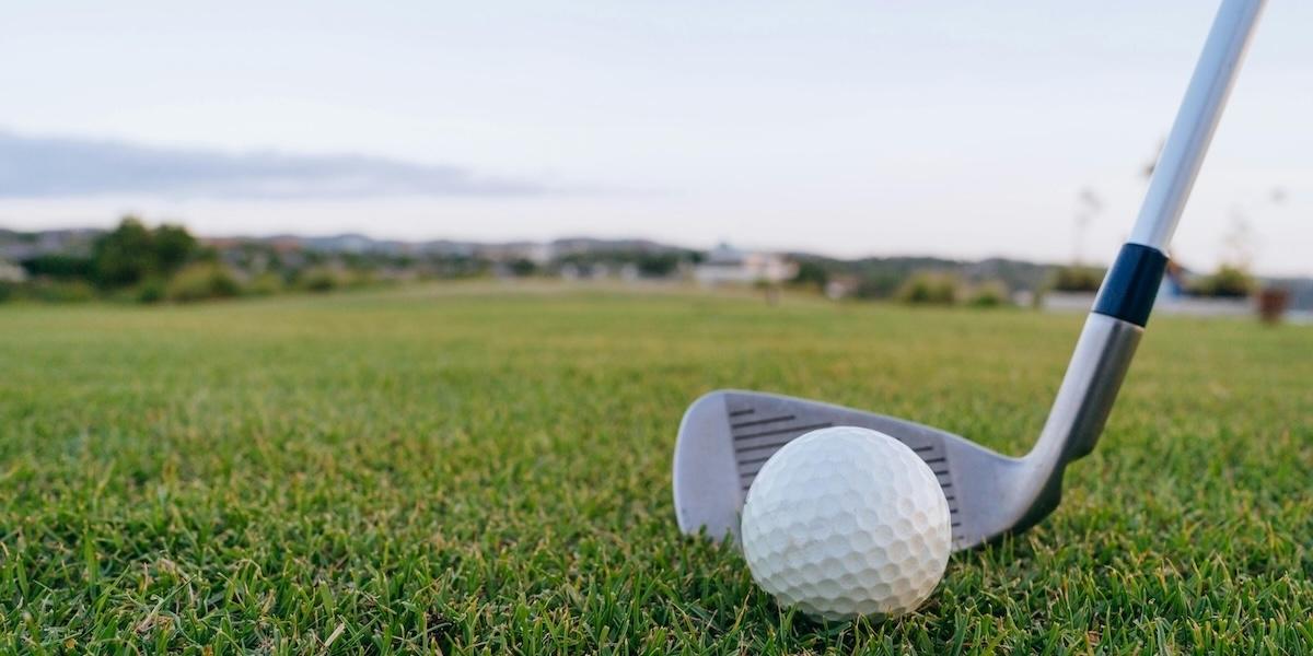 Chefer tar hellre en golfrunda än åker in till kontoret.