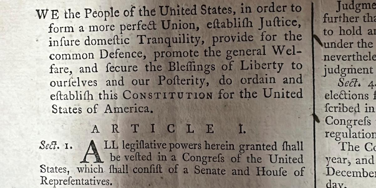 Delar av USA:s konstitution som såldes på auktion förra veckan.