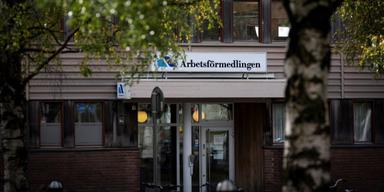 Fler är arbetslösa längre tid i Sverige