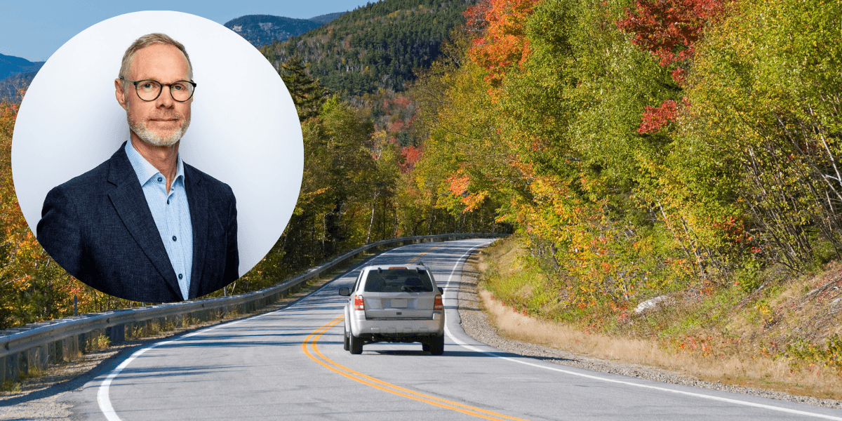 Roger Stenseth, direktör för Trafikförsäkringsförbundet (TFF) höjer ett varningens finger för att köra en avställd bil. (Foto: LinkedIn och Getty Images)